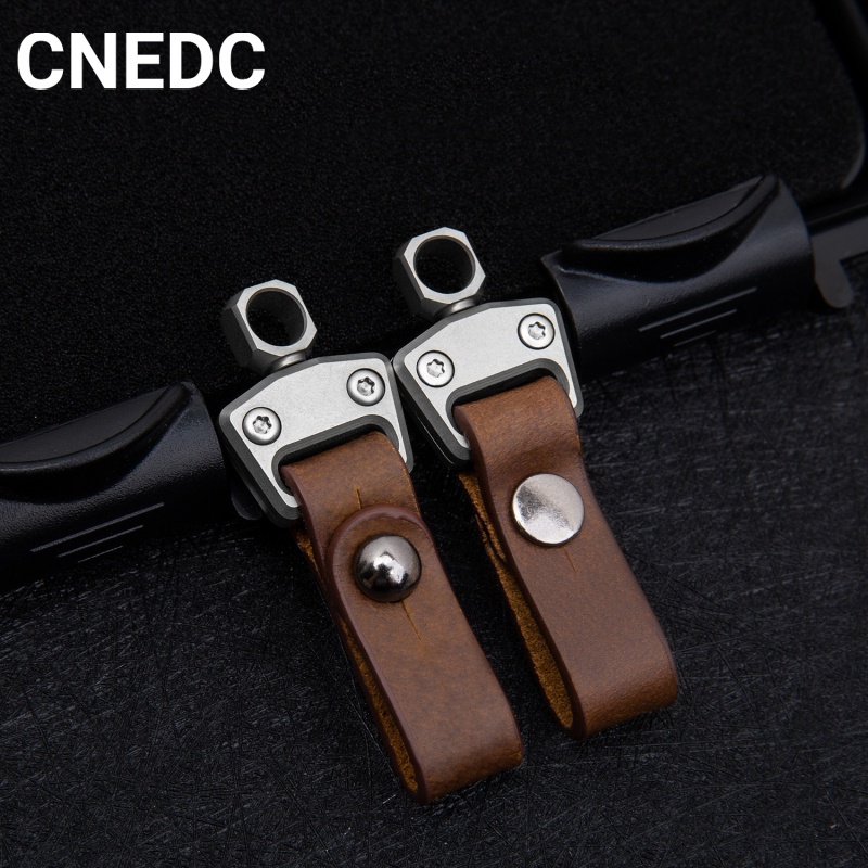 Móc Khóa Xe Hơi Bằng Hợp Kim Titan Thiết Kế Đơn Giản