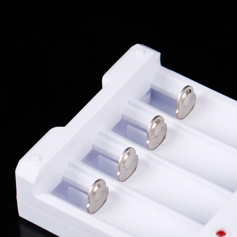 Hộp Sạc Nhanh 4 Ngăn Cho Pin AAA Và AA