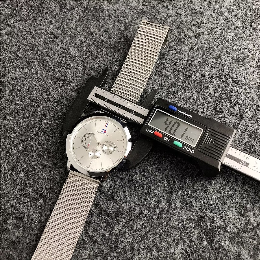 Đồng Hồ Đeo Tay Tommy Hilfiger Mặt Tròn Đính Đá Thời Trang Cho Cặp Đôi