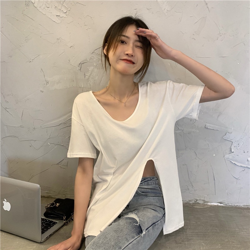 Slit v-neck short-sleeved t-shirt nữ mùa hè 2023 thiết kế mới xương đòn sang trọng lỏng lẻo học sinh quần áo hàng đầu phụ nữ