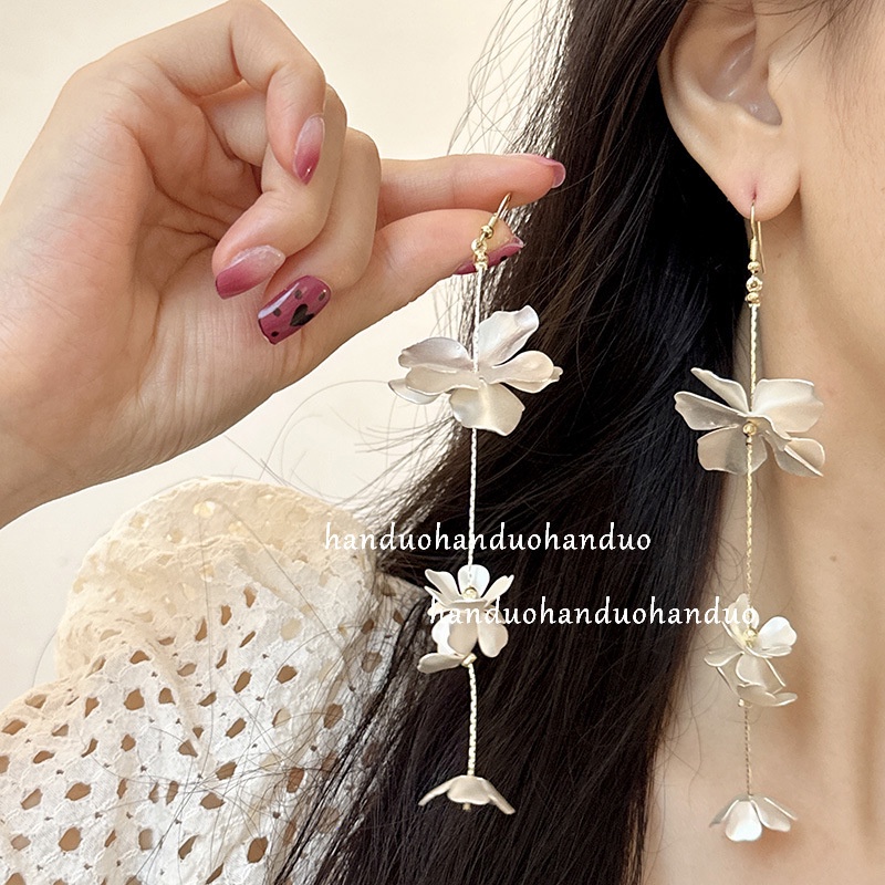 Phiên bản hàn quốc thời trang high-end metal flower tassel matte silver temperament earrings
