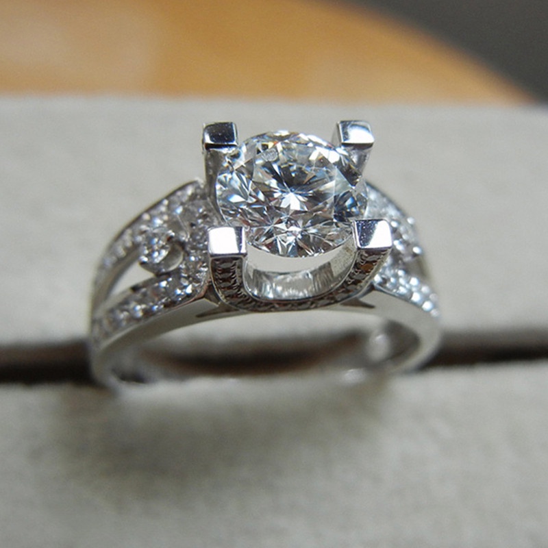 Nhẫn ĐíNh Đá KiểU DáNg Sang TrọNg