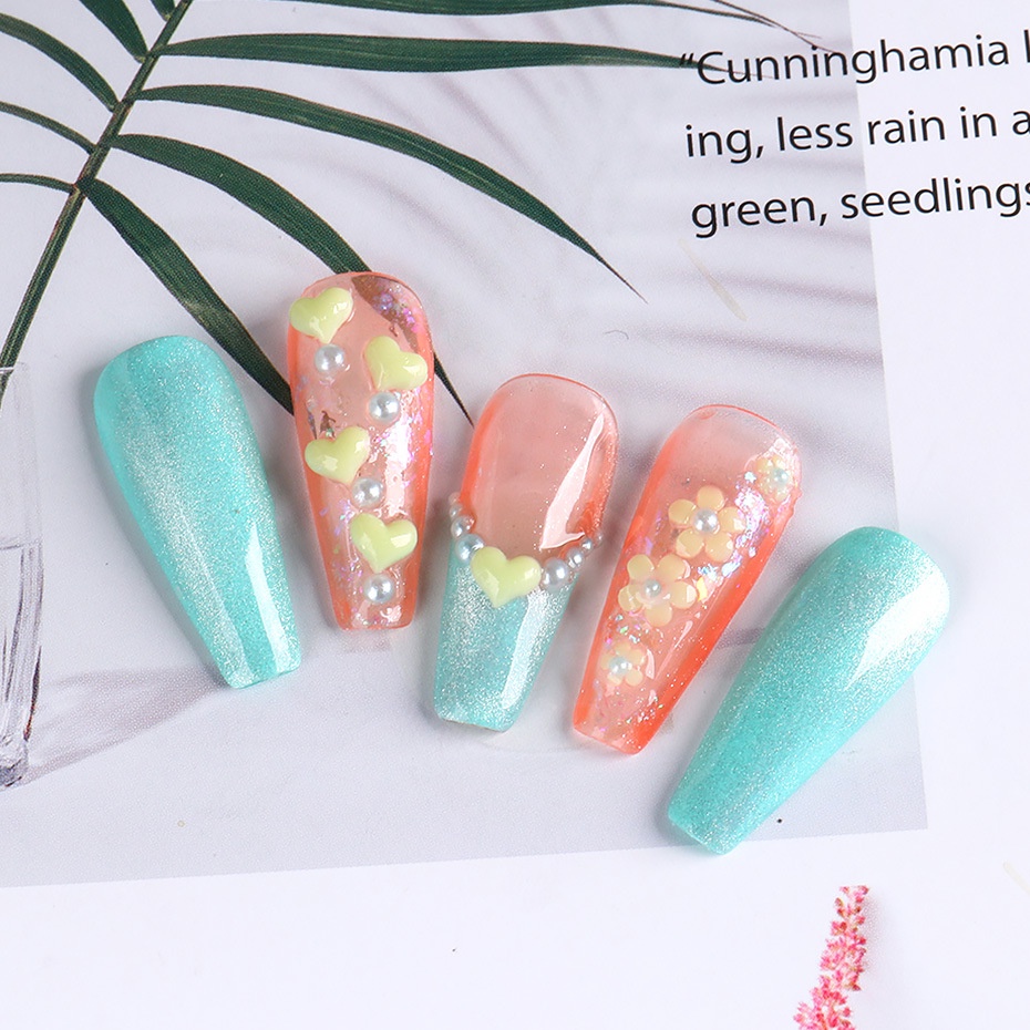 Set 50 Miếng Dán Trang Trí Móng Tay Họa Tiết Trái Tim Màu Gradient Dễ Thương