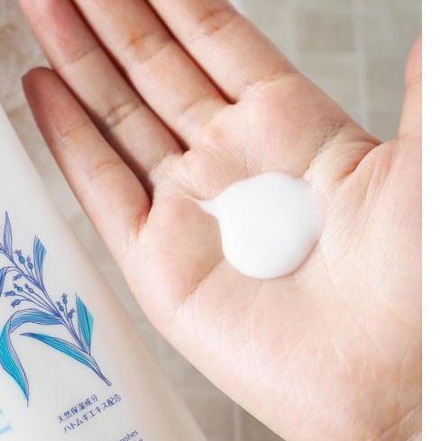 Sữa Rửa Mặt Trắng Da Ý NHĨ  Nhật Bản 170G.