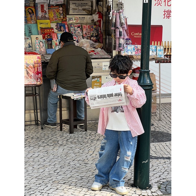 Quần jean rách cá tính cho bé mẫu mới 2023