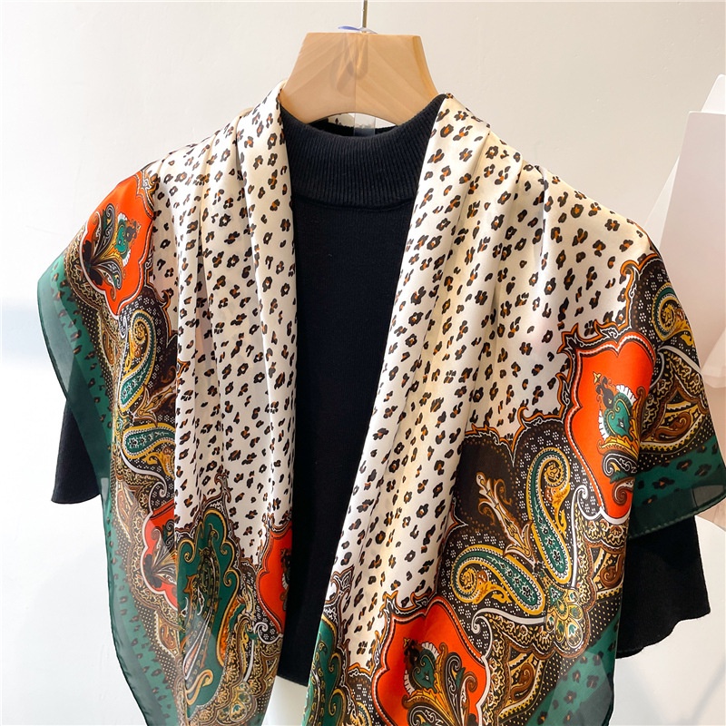 Khăn Choàng Cổ Hình Vuông 90 * 90CM Bằng Lụa In Họa Tiết Da Báo Thời Trang Thu Đông Cho Nữ