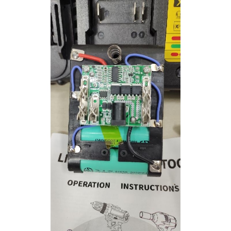 Máy cắt, máy mài pin Dewalt không chổi than ,chân pin phổ thông