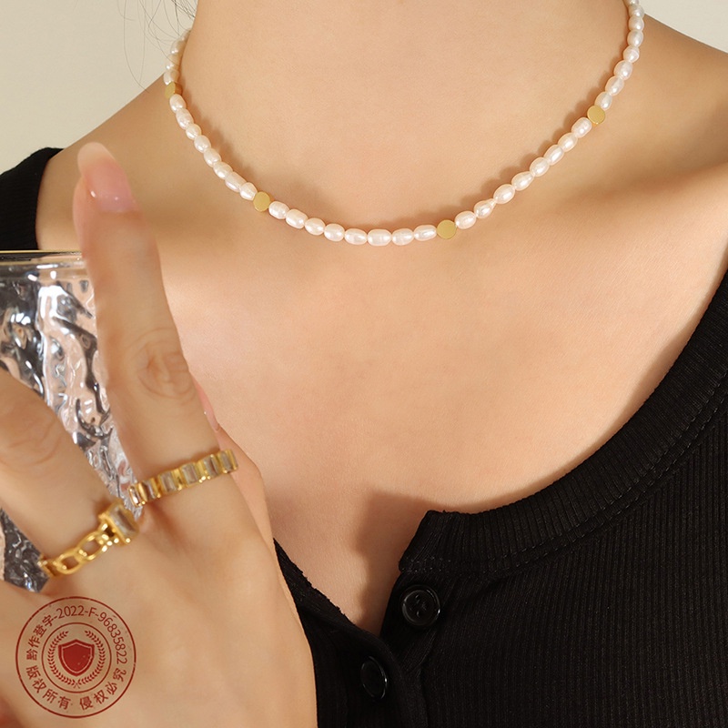 Vòng Cổ Đính Hạt Ngọc Trai Hình Trụ Nhỏ Màu Vàng Đồng Phong Cách Pháp Độc Đáo