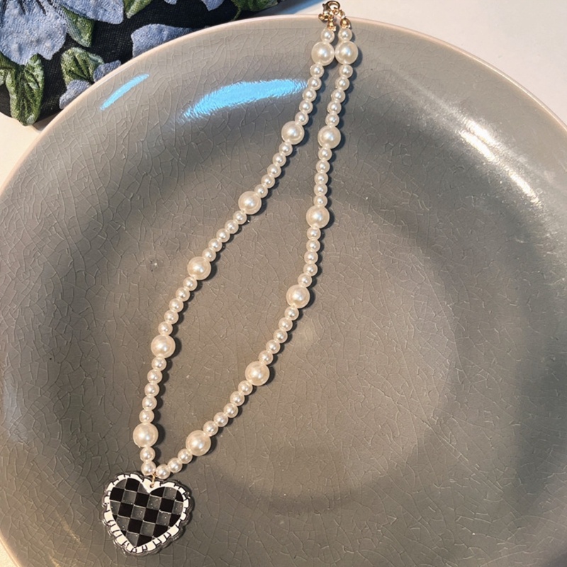 Vòng Cổ Choker Mặt Hình Trái Tim Đính Ngọc Trai Nhân Tạo