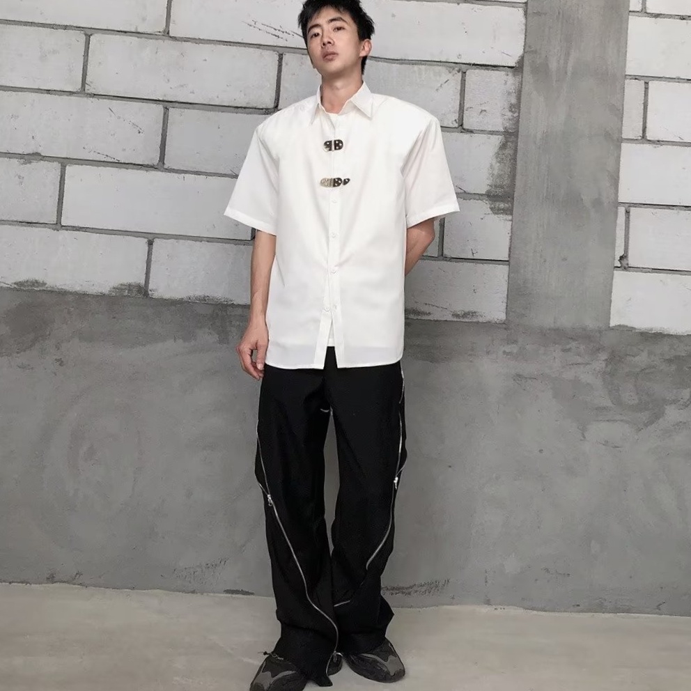 Áo Sơ Mi Trắng Tay Ngắn Dáng Rộng Có Đệm Vai Bằng Kim Loại Phong Cách Mỹ Cho Nam