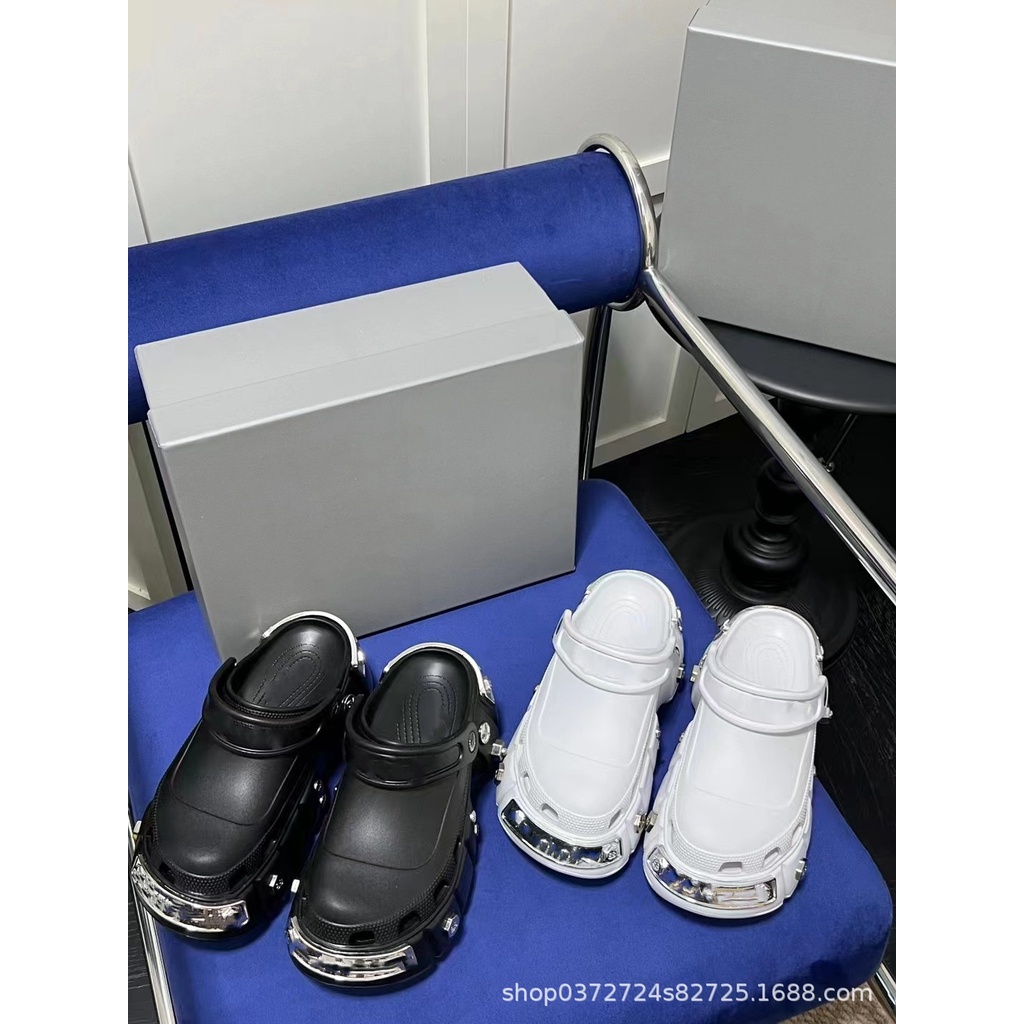 Dép Bít Mũi Đế Dày Tăng Chiều Cao Đính Đinh Tán Kim Loại