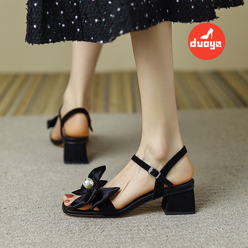 Duoya Tóc Thẳng ~ [Hàng Có Sẵn] Giày Sandal Hở Ngón Gót Dày Hở Ngón Quai Nơ Cài Khóa Phẳng Đính Ngọc Trai Phù Hợp Với Nữ Miễn Phí Vận Chuyển
