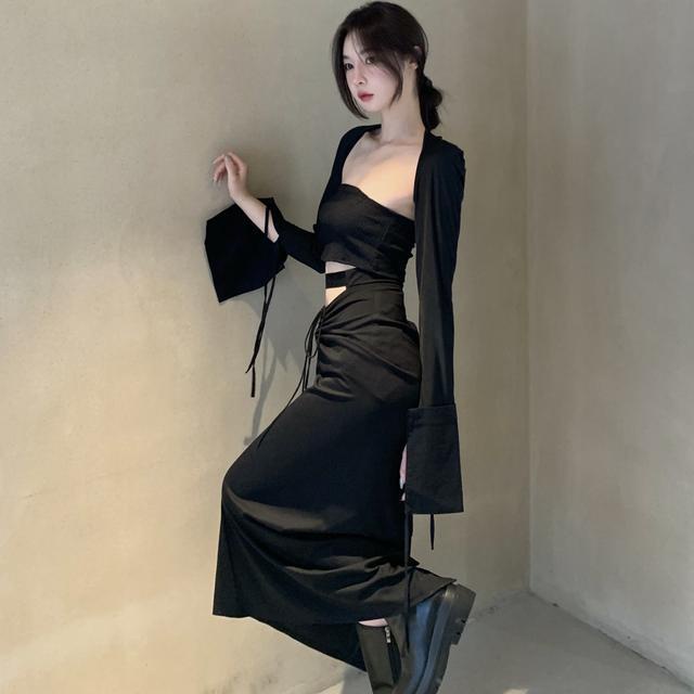 Đầm Đen Xếp Ly Lưng Cao Phối Dây Rút Phong Cách Thời Trang Mùa Thu Dành Cho Nữ