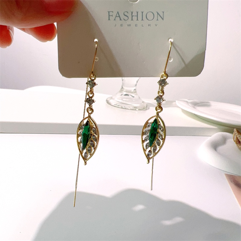 Khuyên Tai Hình Lá Đính Đá zircon Xanh Lá Sang Trọng Thời Trang Cao Cấp Dễ Phối Đồ Cho Nữ
