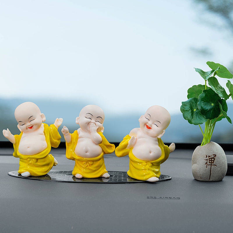 Car Lucky Maitreya Smiling Buddha Cute Samanera Monk White Porcelain Zen Car Center Console Car Interior Decoration Ornament dDZ8
