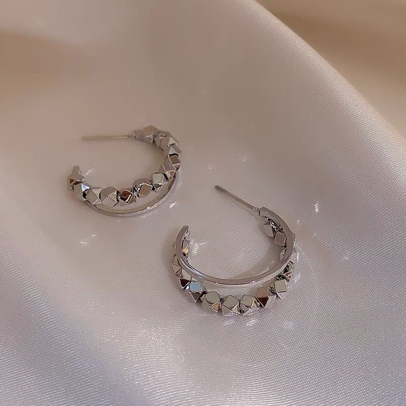 Khuyên Tai Kim Loại Phong Cách Âu Mỹ Cá Tính