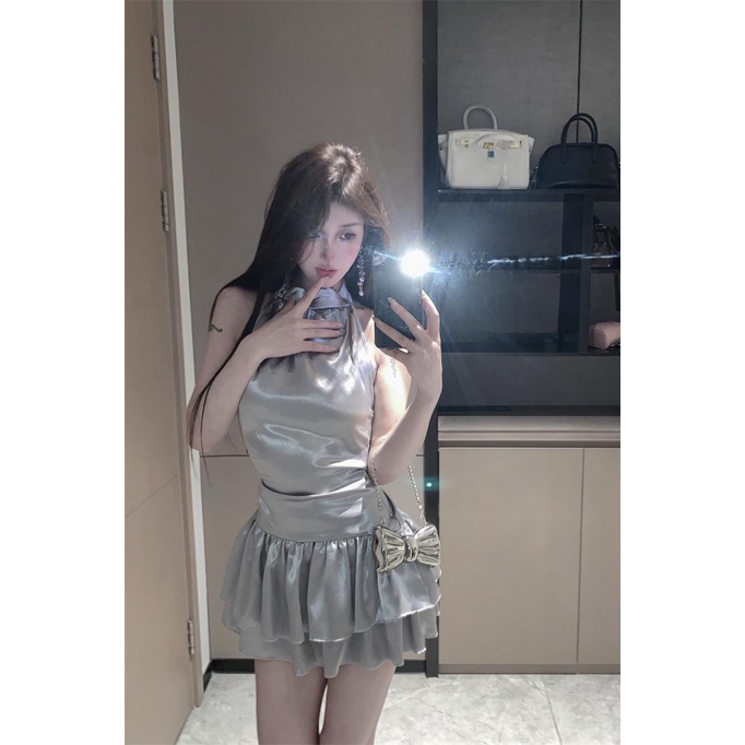 ~ ~ Đầm Tầng Hai Dây Dáng Hẹp Eo Hẹp Hình Cánh Sát Nách Ánh Kim Hoa Màu Bạc