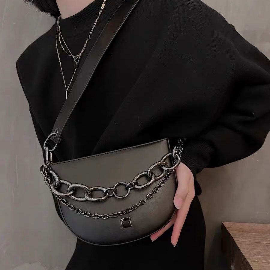 Túi Đeo Vai Một Bên Vai Phối Dây Xích Thiết Kế Đơn Giản Cá Tính Dễ Phối Đồ Cho Nữ