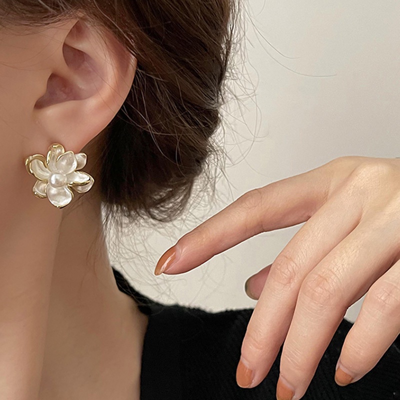 Bông Tai Hình Hoa Đính Ngọc Trai Cao Cấp Sang Trọng