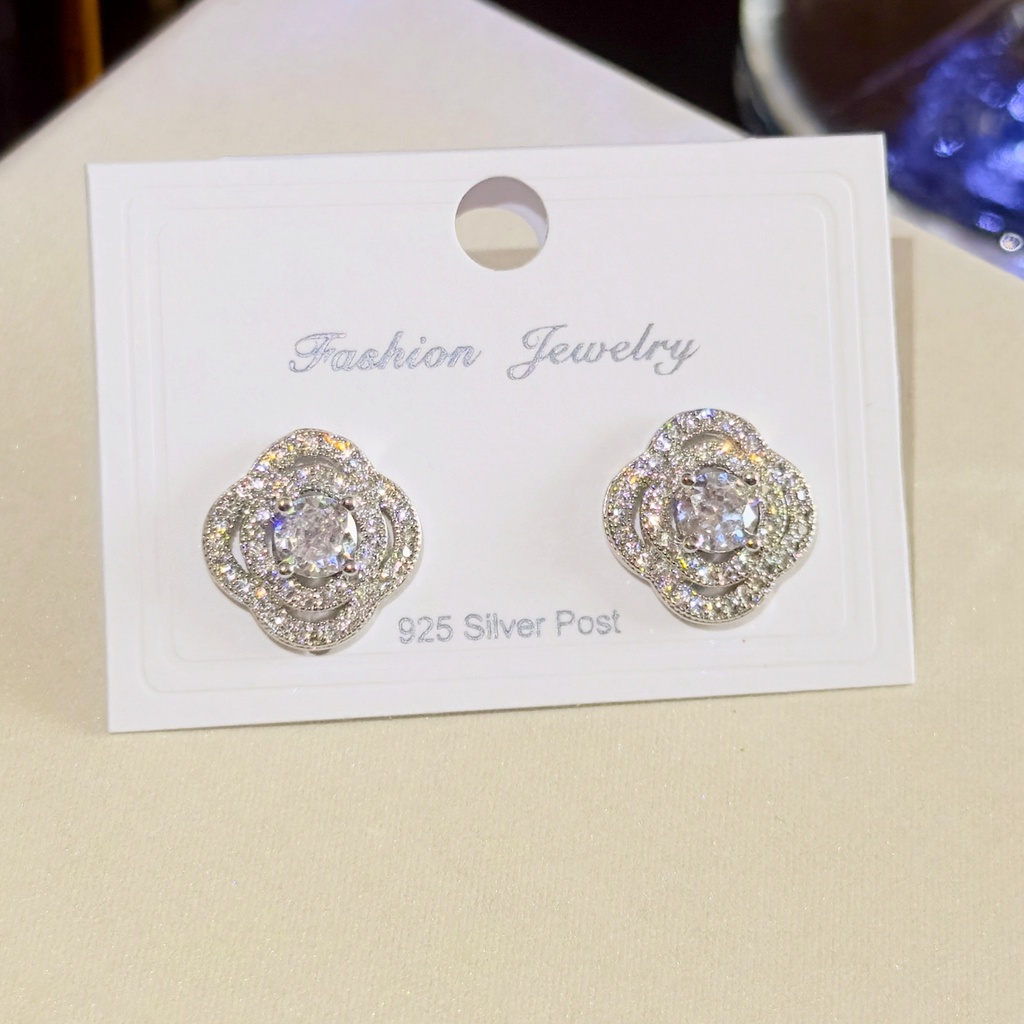 Khuyên Tai Hoa Trà Đính Đá Zircon Tinh Xảo Thời Trang Hàn Quốc