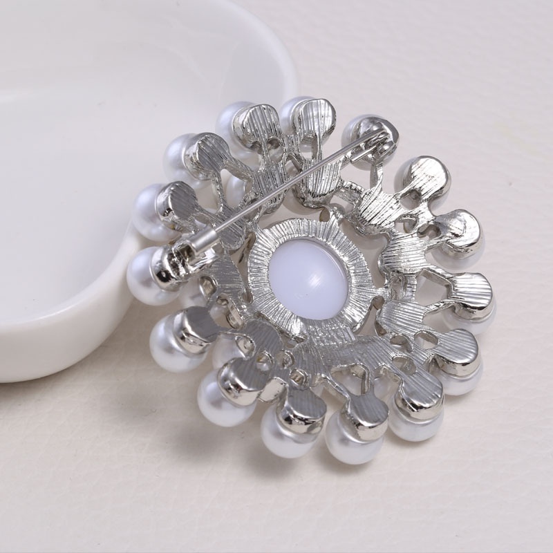 Ghim Cài Áo Hình Vòng Hoa Đính Ngọc Trai Giả Sang Trọng Cho Nữ