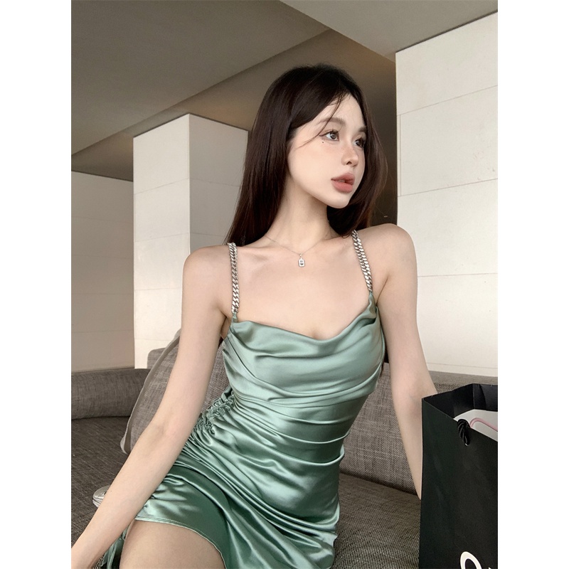 Đầm Hai Dây Vải Satin Phong Cách Quyến Rũ