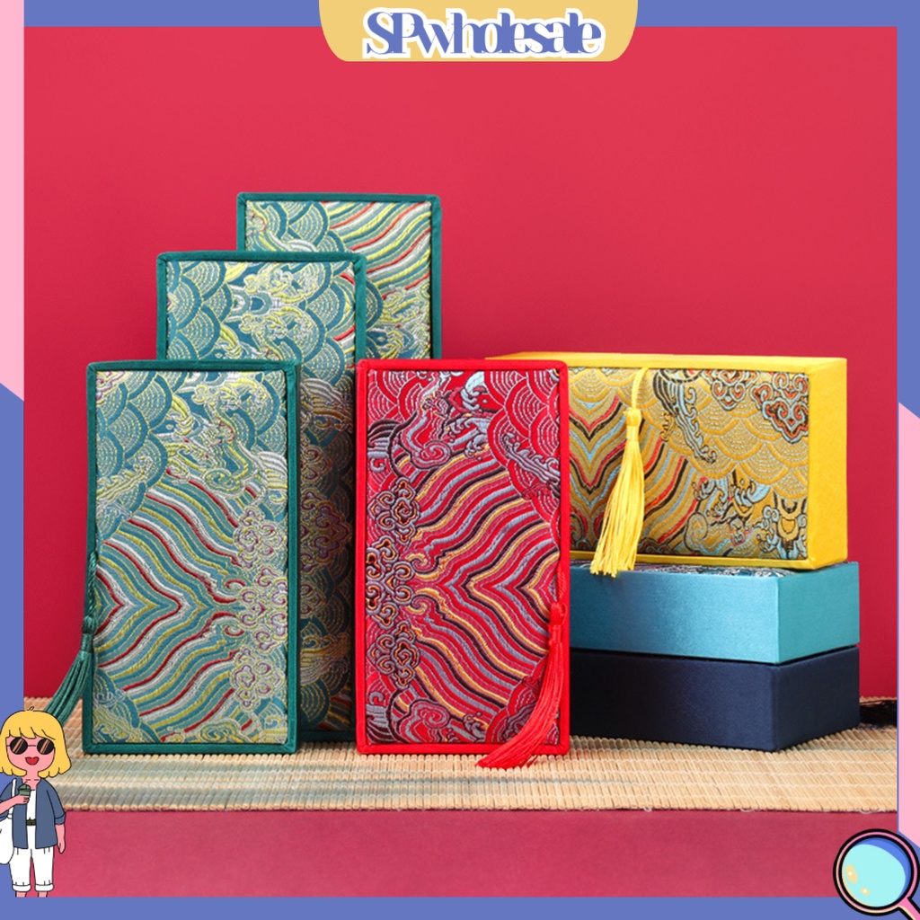 &lt;SPwholesale&gt; Hộp Đựng Vòng Tay / Vòng cổ Thêu Họa Tiết Phong Cách Trung Hoa Sang Trọng Mịn Màng Không Phai Màu Cho Nữ