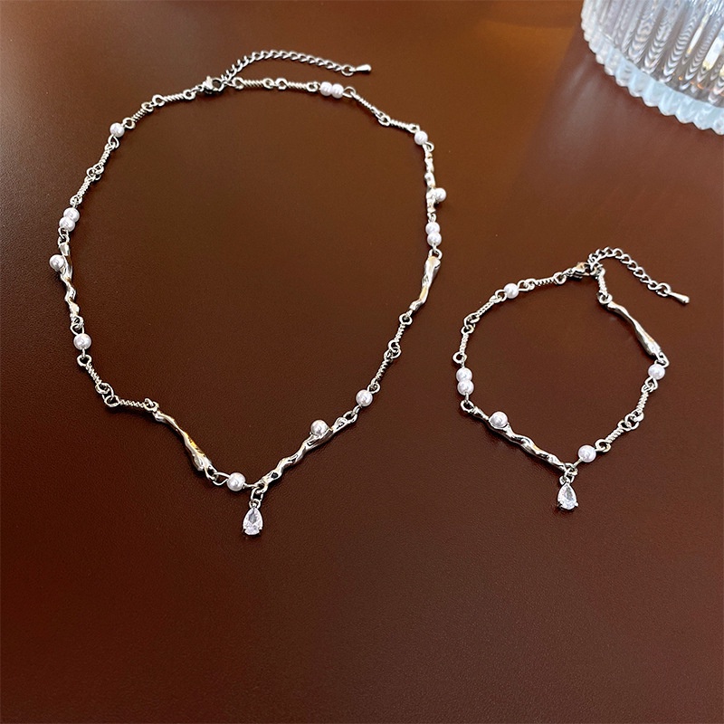 Vòng cổ Kim Loại Mặt Hình Giọt Nước Đính Ngọc Trai Nhân Tạo Thời Trang