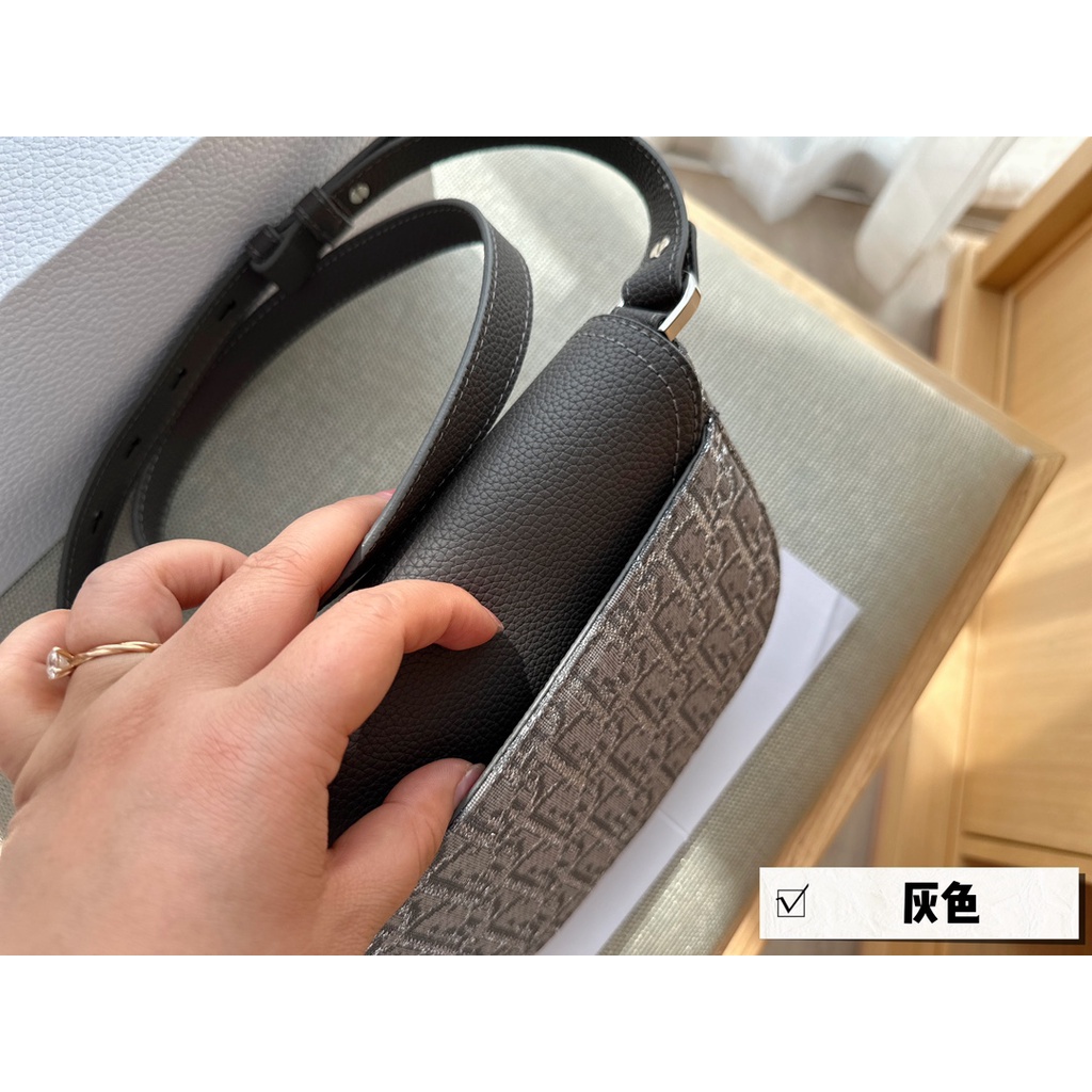 Túi Đeo Chéo Hình Yên Ngựa Mới Cho Nam