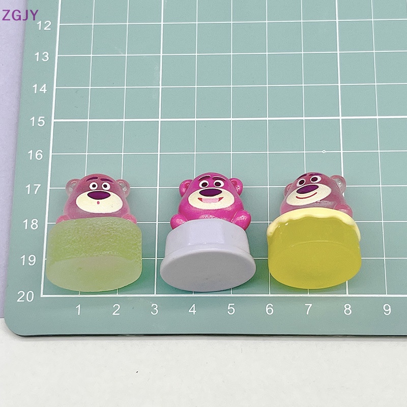 1 Tượng Gấu Và Dâu Tây Mini Bằng Nhựa Resin Phát Sáng Dễ Thương Mới