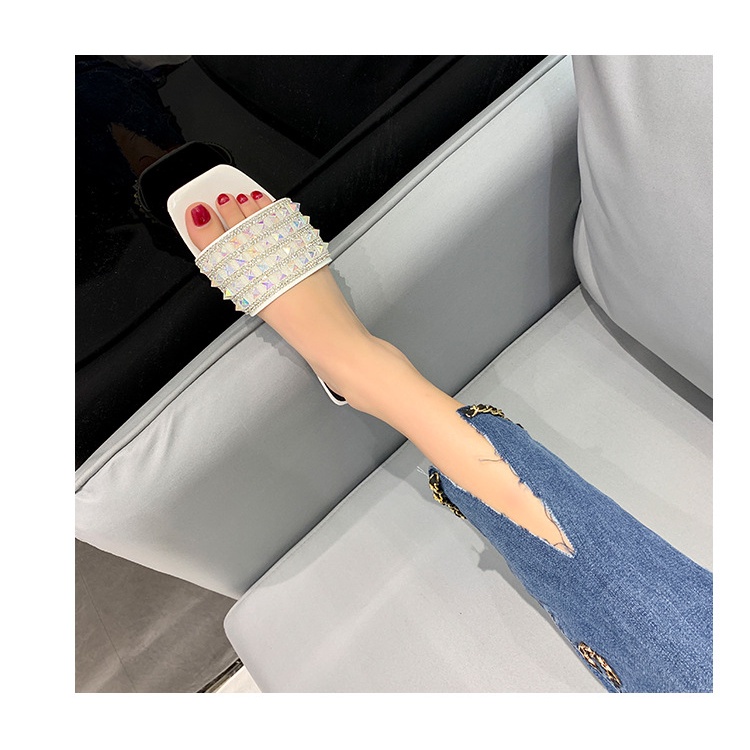 Dép Sandal Đi Biển Đế Bằng Đính Đá Thời Trang Mùa Hè Phong Cách Châu Âu Mới