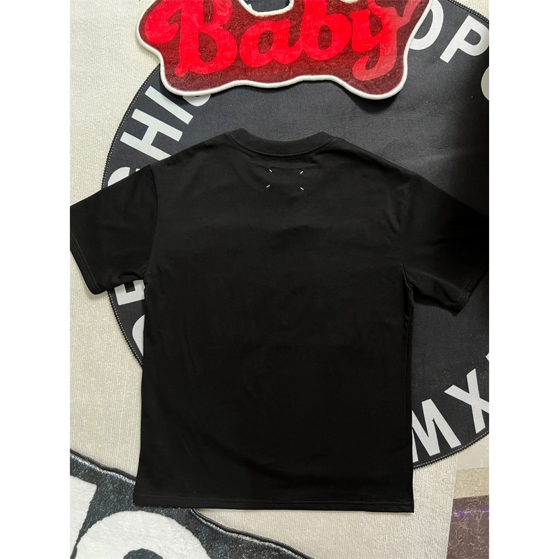 M-aison - M-argiela88mm6- Dòng 10 Áo Thun Tay Ngắn Thêu Hình Dán Cổ Điển Đường Phố Cao Cấp Thời Trang Mới Nhất Túi Đeo Chéo Phong Cách Unisex Cá Tính Trẻ Trung