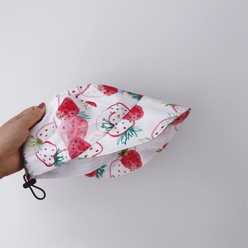 Mũ Bucket Vành Mềm Mại Họa Tiết Dâu Tây Và Lưỡi Vịt Cá Tính Cho Bé Gái