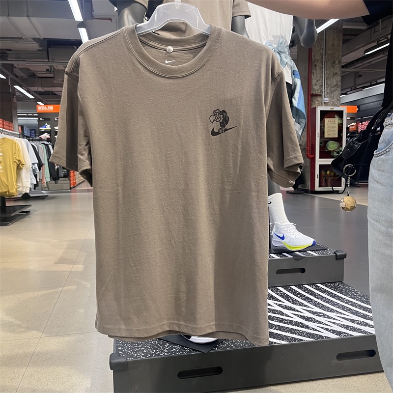 Hàng đã sẵn sàng 100% nike cartoon cactus graffiti đích thực in áo ngắn tay nam thể thao giản dị áo thun cổ tròn thoáng khí dr8915-040