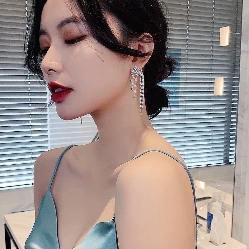 Đôi Khuyên Tai Dài Tua Rua Đính Đá Thời Trang Cho Nữ