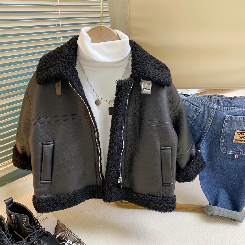 2023 phong cách mới áo khoác da bé trai mùa thu đông áo khoác trẻ em áo khoác lông cừu mát mẻ all-match ve áo