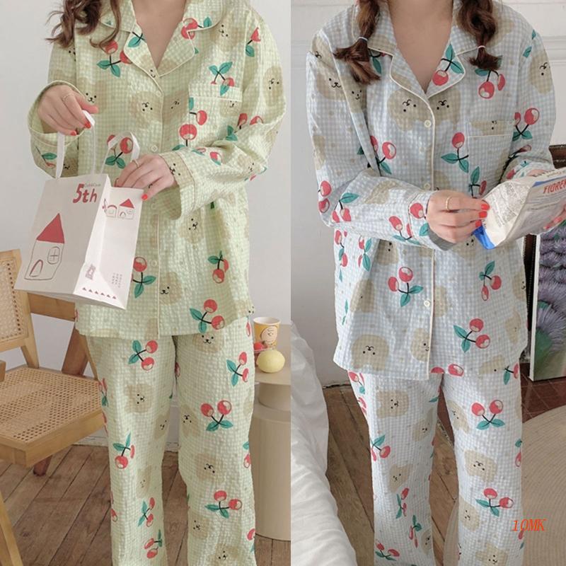 Bộ Đồ Ngủ 2 Món Áo Sơ Mi Tay Dài Cài Khuy In Hình Gấu Phối Quần Dài Kẻ Sọc Thời Trang Mùa Xuân Dễ Thương Cho Nữ