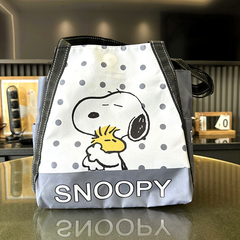 Túi Xách Đeo Vai Cỡ Lớn Chất Liệu Nilon Chống Thấm Nước In Hoạ Tiết Snoopy Xinh Xắn