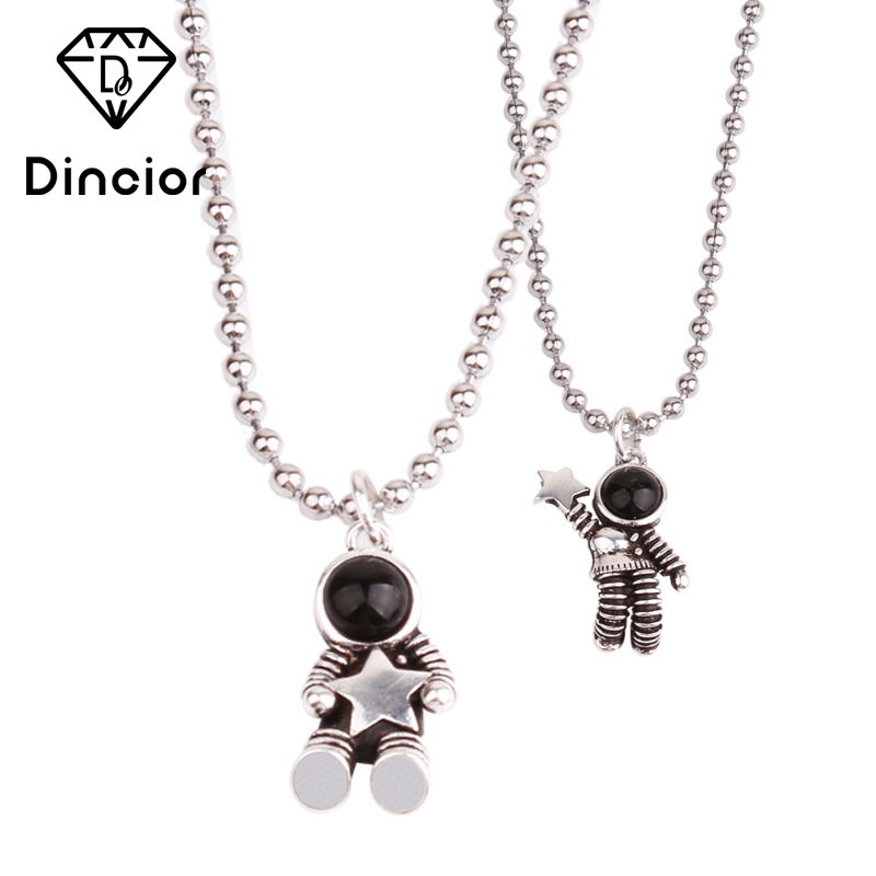 Dây chuyền DINCIOR mặt hình phi hành gia trẻ trung thời trang