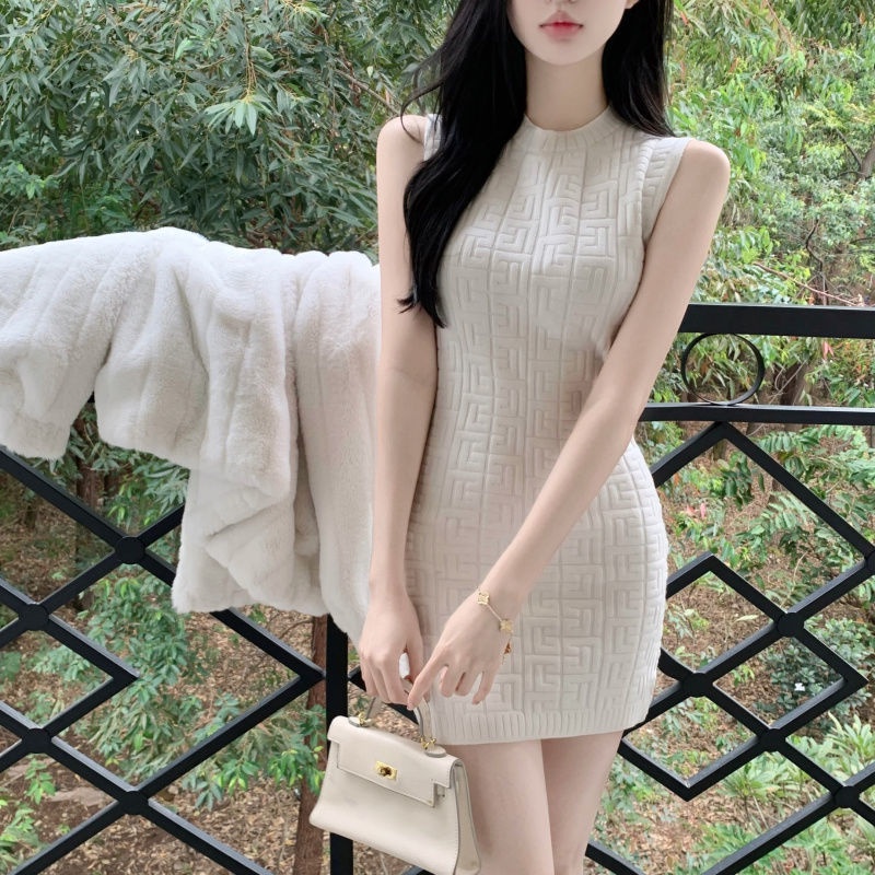 Đầm Ngắn Ôm Hông Không Tay Ôm Dáng Màu Sữa Ngọt Ngào Phong Cách Xuân Thu 2023 Phong Cách Mới