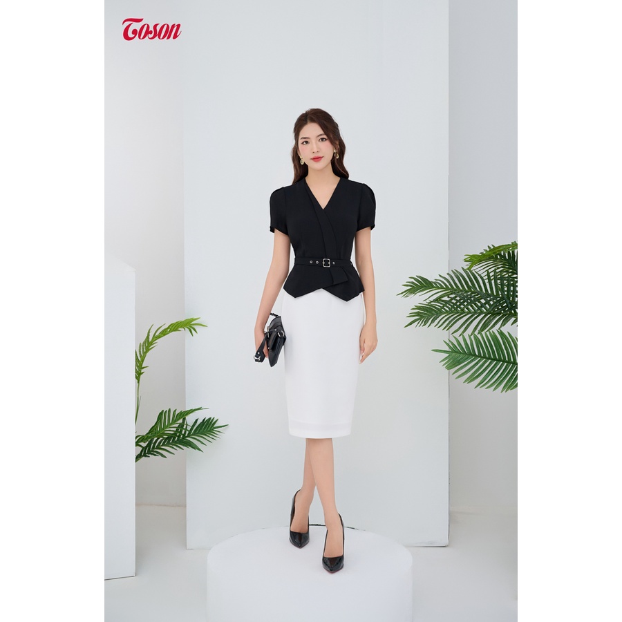 Áo đen, cổ V dáng peplump, thắt đai eo 12220B63 Toson
