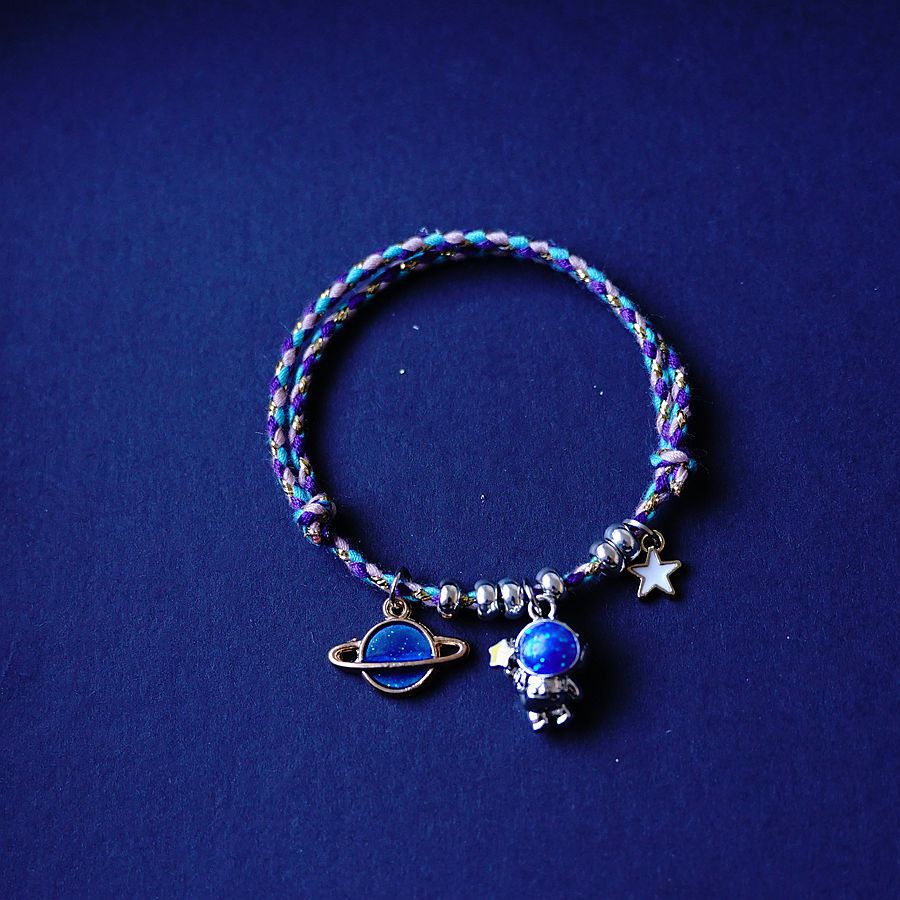 Vòng Tay Nam Châm Hình Phi Hành Gia Thời Trang Cho Cặp Đôi