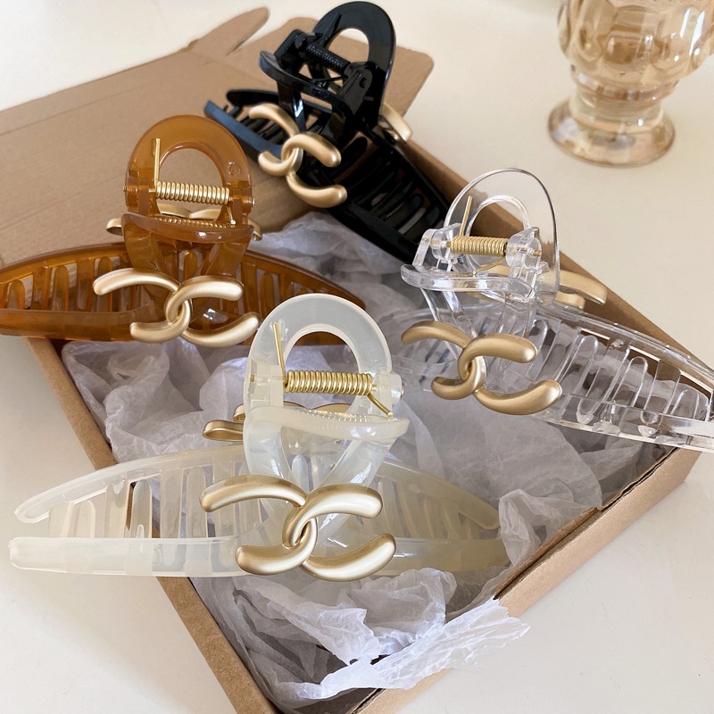 Kẹp Tóc Acrylic Hình Cá Mập Nhỏ In Chữ Đơn Giản Dễ Phối Đồ Cho Nữ