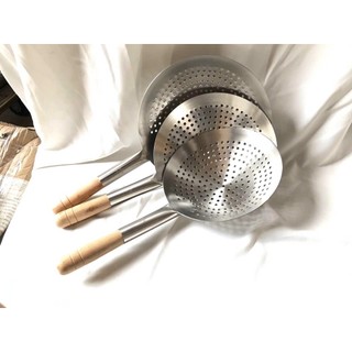 Vớt xương sâu inox cán gỗ / cây vợt xương lổ inox cán gỗ ngắn