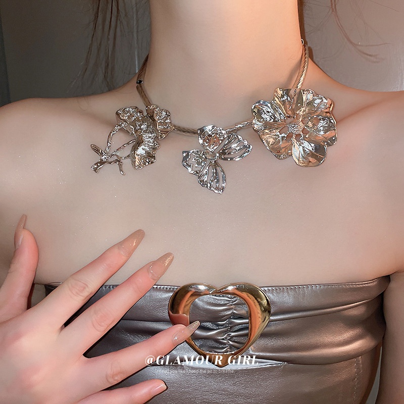 1 Vòng cổ Hình Hoa Rỗng Nhẹ Dát Kim Cương Thời Trang Nuche