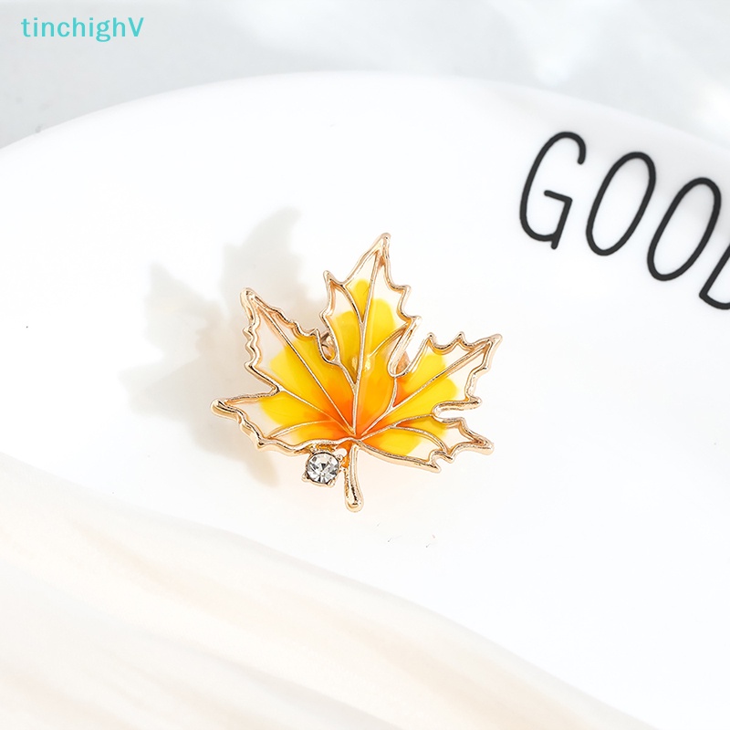 [TinchighV] Trâm Cài Áo Hình Lá Phong Cách Pháp Màu Vàng Dầu Khô Bằng Pha Lê Ginkgo [Mới]