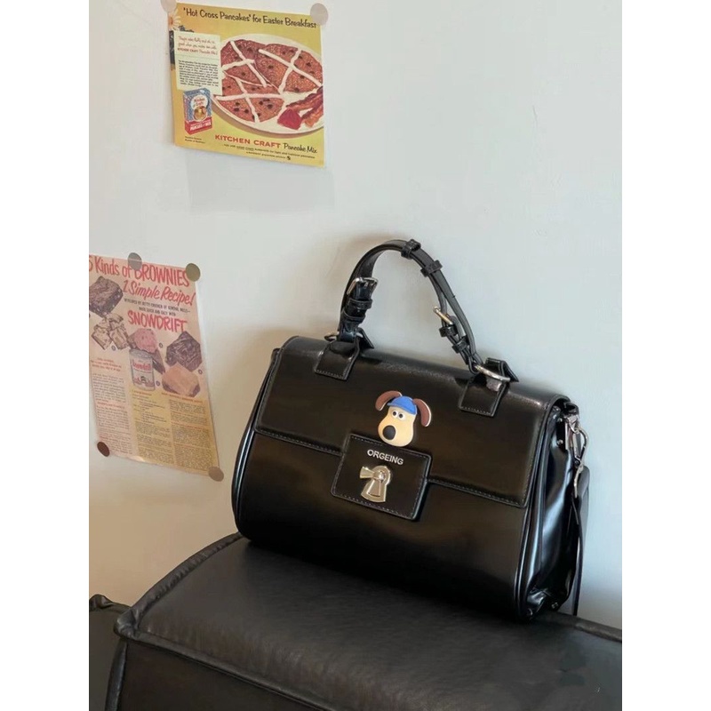 Túi Da Bóng Đeo Vai Màu Đen Bóng Sức Chứa Lớn 33X23 Thời Trung Cổ