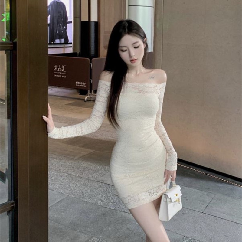 Đầm Trễ Vai Phối Ren Hoa Thiết Kế Ôm Sát Quyến Rũ