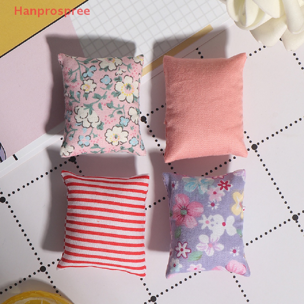 Set 2 Gối Mini Tỉ Lệ 1 / 12 Trang Trí Nhà Búp Bê