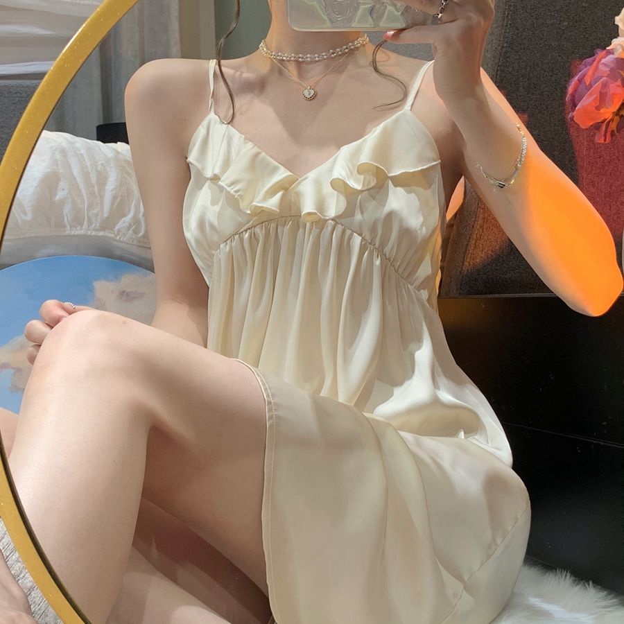 Đồ ngủ Hai Dây Cổ Chữ V Phối Bèo Form Rộng Phong Cách Quyến Rũ